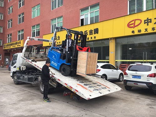 廈門電動(dòng)叉車公司，銷售比亞迪電動(dòng)叉車2.5噸一臺(tái)