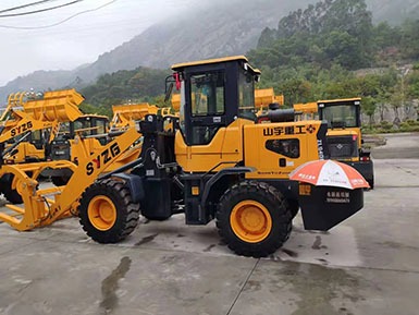 恭喜羅總喜提新車，山宇裝載機940走起，山宇重工，助您成功！